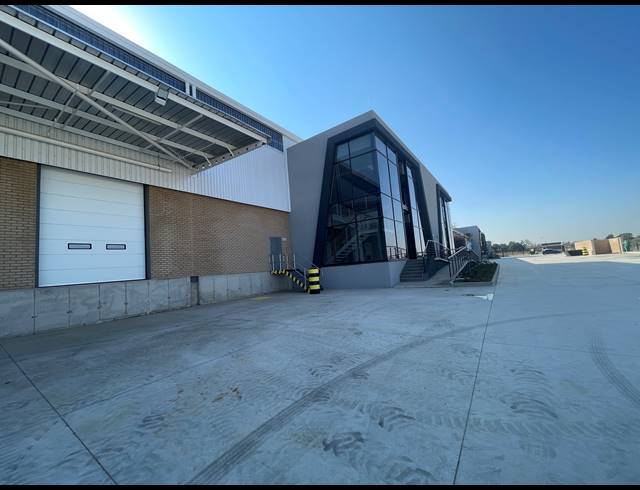 1,910M² WAREHOUSE TO LET IN AIRPORT PARK
